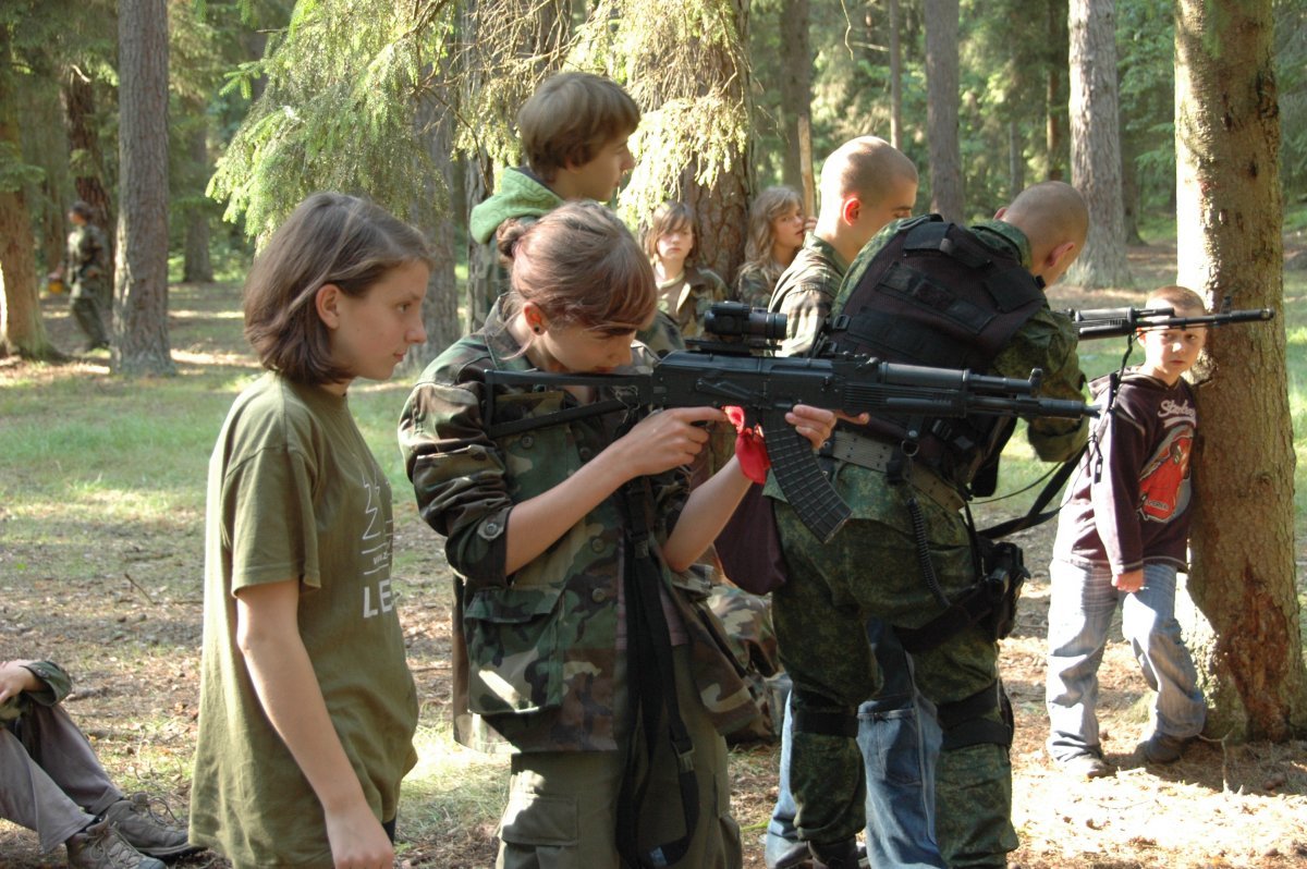 Strzelanie ASG na obozie harcerskim 2014