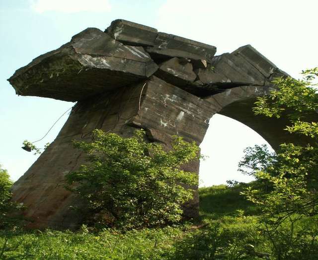 Zwalony  most w Kruklankach (w Grądach Kruklaneckich)